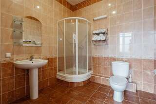 Гостиница Серсиаль Алупка Стандартный четырехместный номер-11