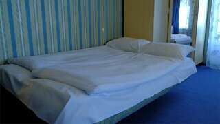 Гостиница Серсиаль Алупка Стандартный четырехместный номер-2