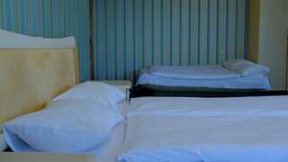 Гостиница Серсиаль Алупка Стандартный четырехместный номер-8