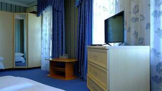 Гостиница Серсиаль Алупка Стандартный четырехместный номер-3